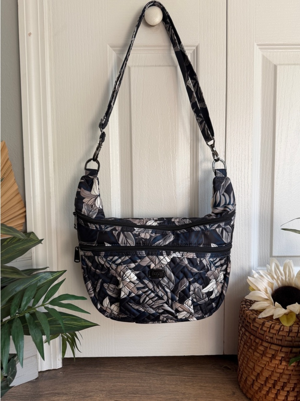 Lug Lily Navy Blue Hippy 2 Limited Edition Crossbody Bag – NWOT, RFID Protection - Picture 2 of 13